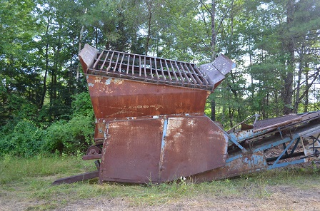 8' Hopper on Power Screen