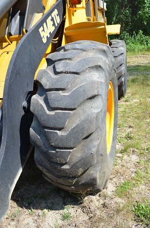 Tires on John Deere 544E TC Loader