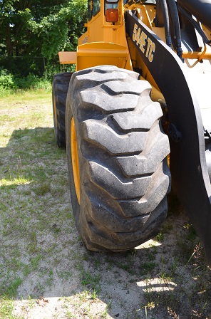Tires on John Deere 544ETC Loader